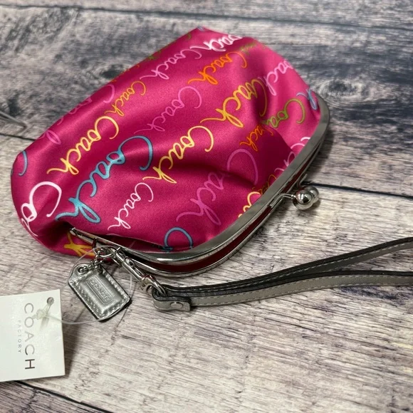 COACH Chelsea Script Framed Large Wristlet 43517 - Picture 11 of 13